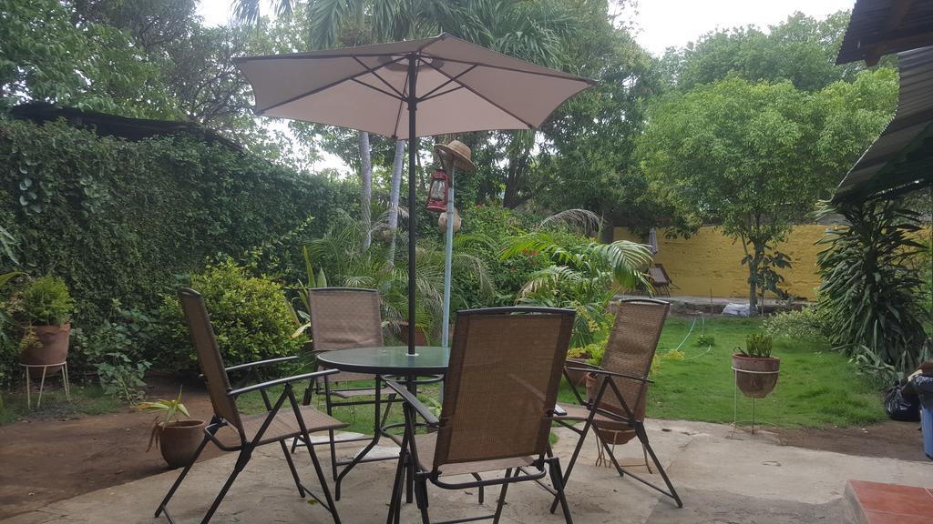 Hostal El Jardin Leon Exterior photo