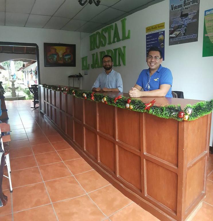 Hostal El Jardin Leon Exterior photo